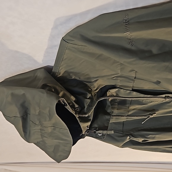 Columbia Omni-Shield Women's Rain Jacket, Medium - Picture 2 of 3